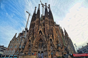 Barcelona - Sagrada Familia Bazilikası | Troya Tur